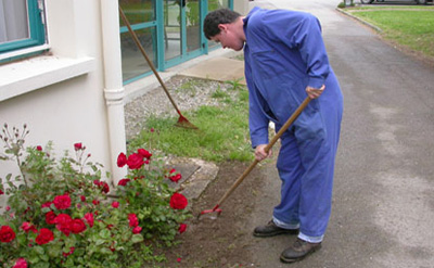 un travailleur en ESAT contart de sous-traittance avec un ESAT