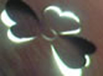 dépression et santé découpe de papillon sur un fauille carton marron