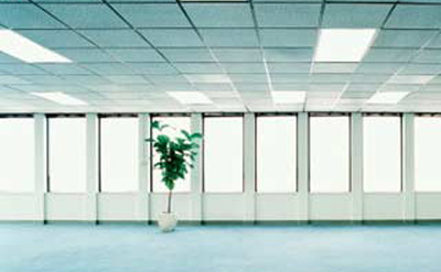 bien voir au travail une baie de lumière dasn un open-space