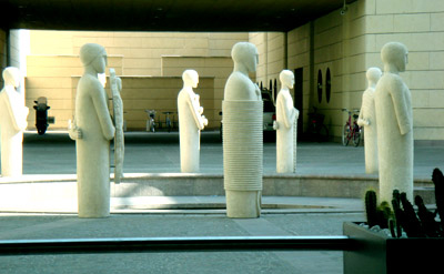 Gestion des conflits chaque statue est enrubannée dans son univers.