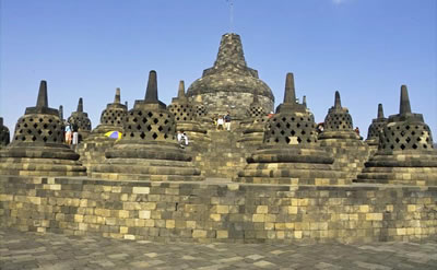 le temple de Borobudur le temple de Borobudur est un gigantesque mandala